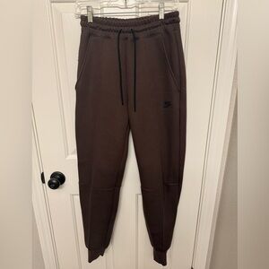 Nike Sportswear Tech Brown Fleece Mid-Rise Joggers, Women’s X-Small